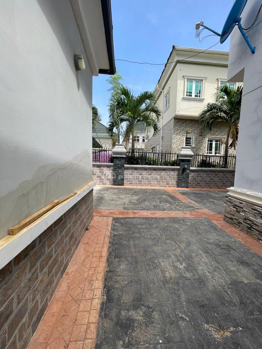 Luxury Furnished One Bedroom Bq in an Estate, Behind Aso Radio, Katampe (main), Katampe, Abuja, Flat / Apartment for Rent