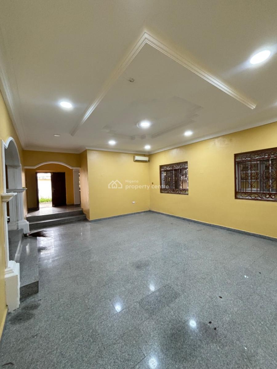 Spacious 4 Bedrooms Flat on The Ground Floor, Lekki Phase 1, Lekki, Lagos, Flat / Apartment for Rent