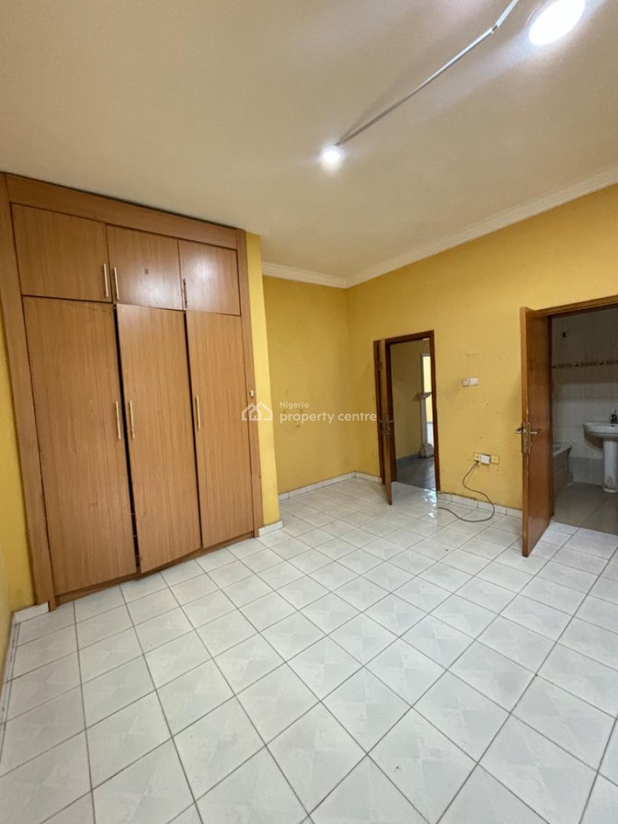 Spacious 4 Bedrooms Flat on The Ground Floor, Lekki Phase 1, Lekki, Lagos, Flat / Apartment for Rent