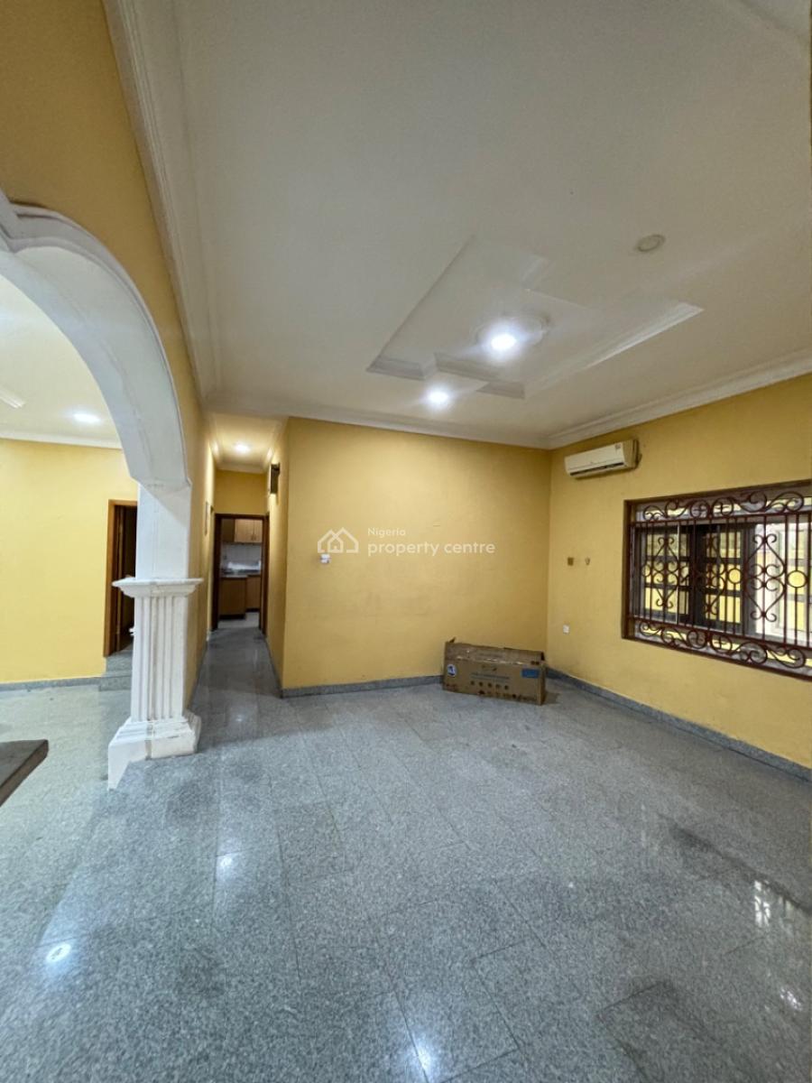 Spacious 4 Bedrooms Flat on The Ground Floor, Lekki Phase 1, Lekki, Lagos, Flat / Apartment for Rent