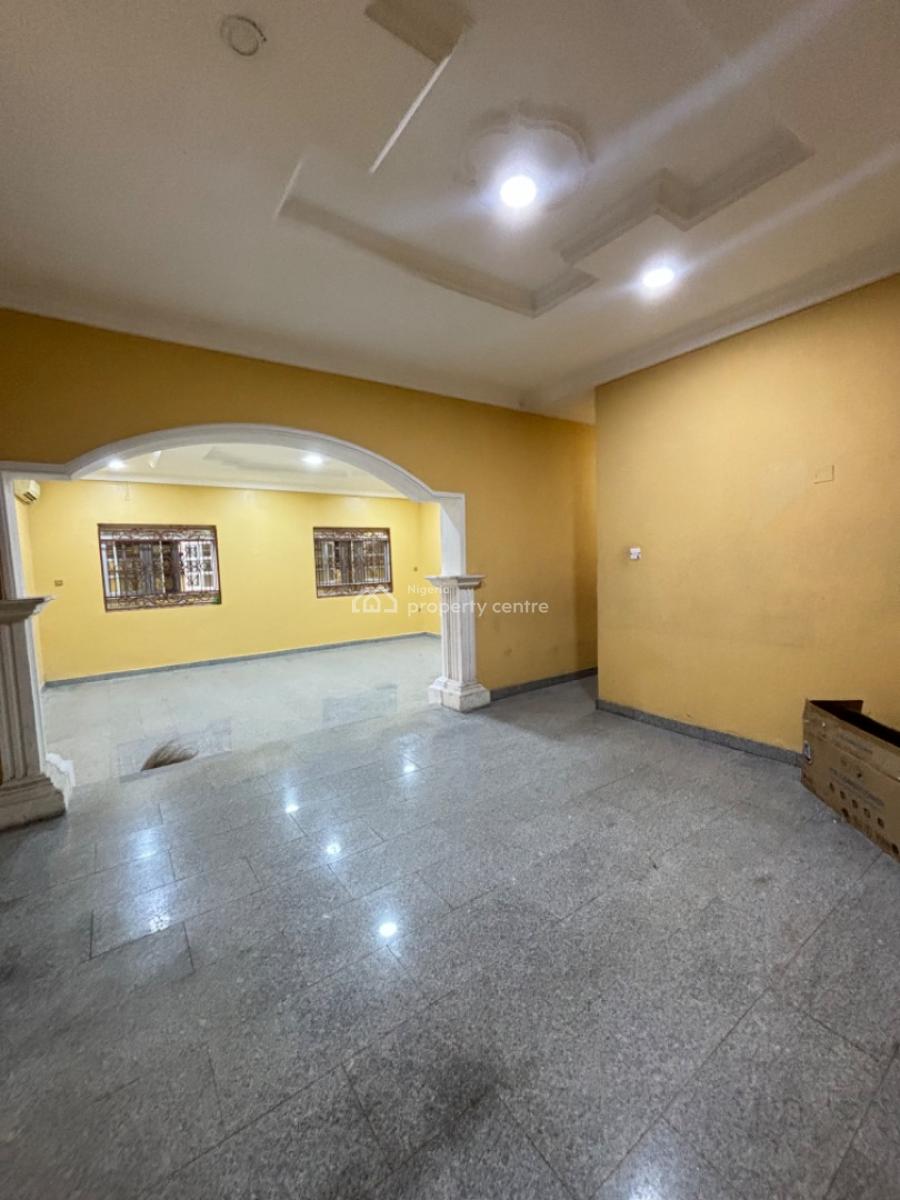 Spacious 4 Bedrooms Flat on The Ground Floor, Lekki Phase 1, Lekki, Lagos, Flat / Apartment for Rent
