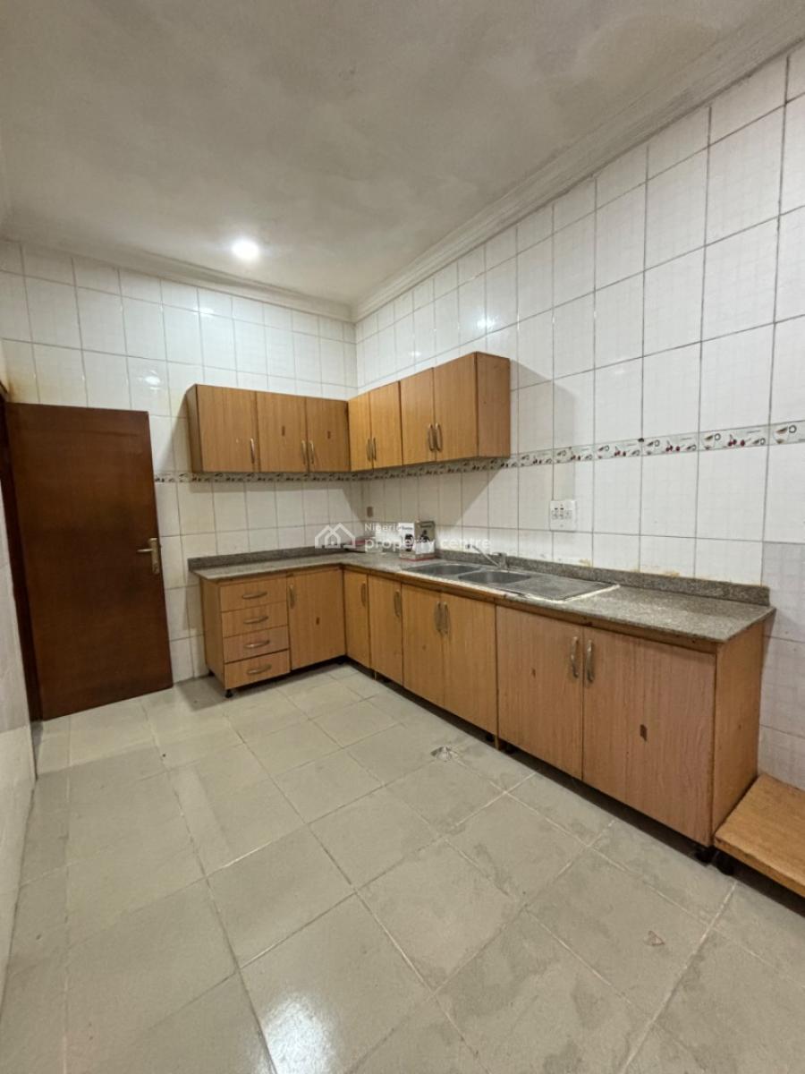 Spacious 4 Bedrooms Flat on The Ground Floor, Lekki Phase 1, Lekki, Lagos, Flat / Apartment for Rent