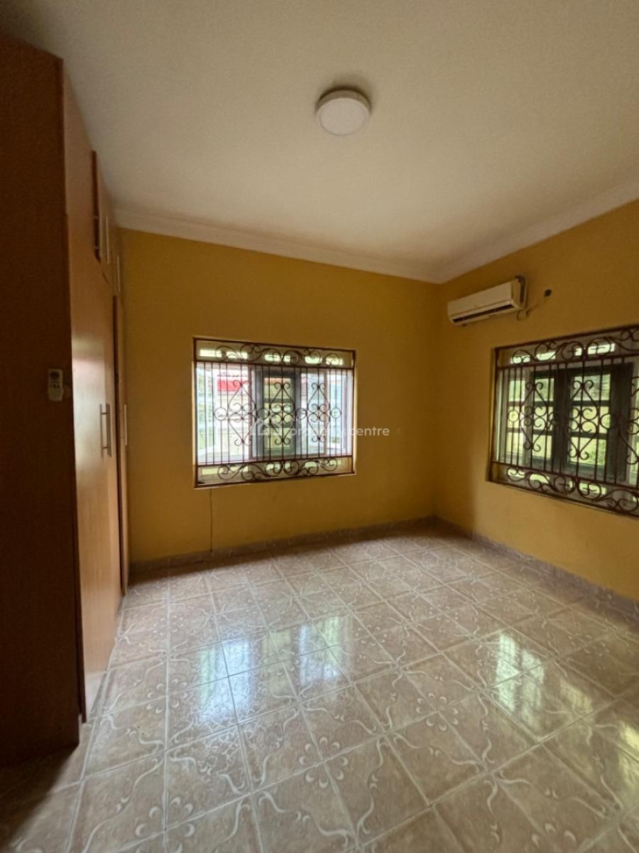 Spacious 4 Bedrooms Flat on The Ground Floor, Lekki Phase 1, Lekki, Lagos, Flat / Apartment for Rent