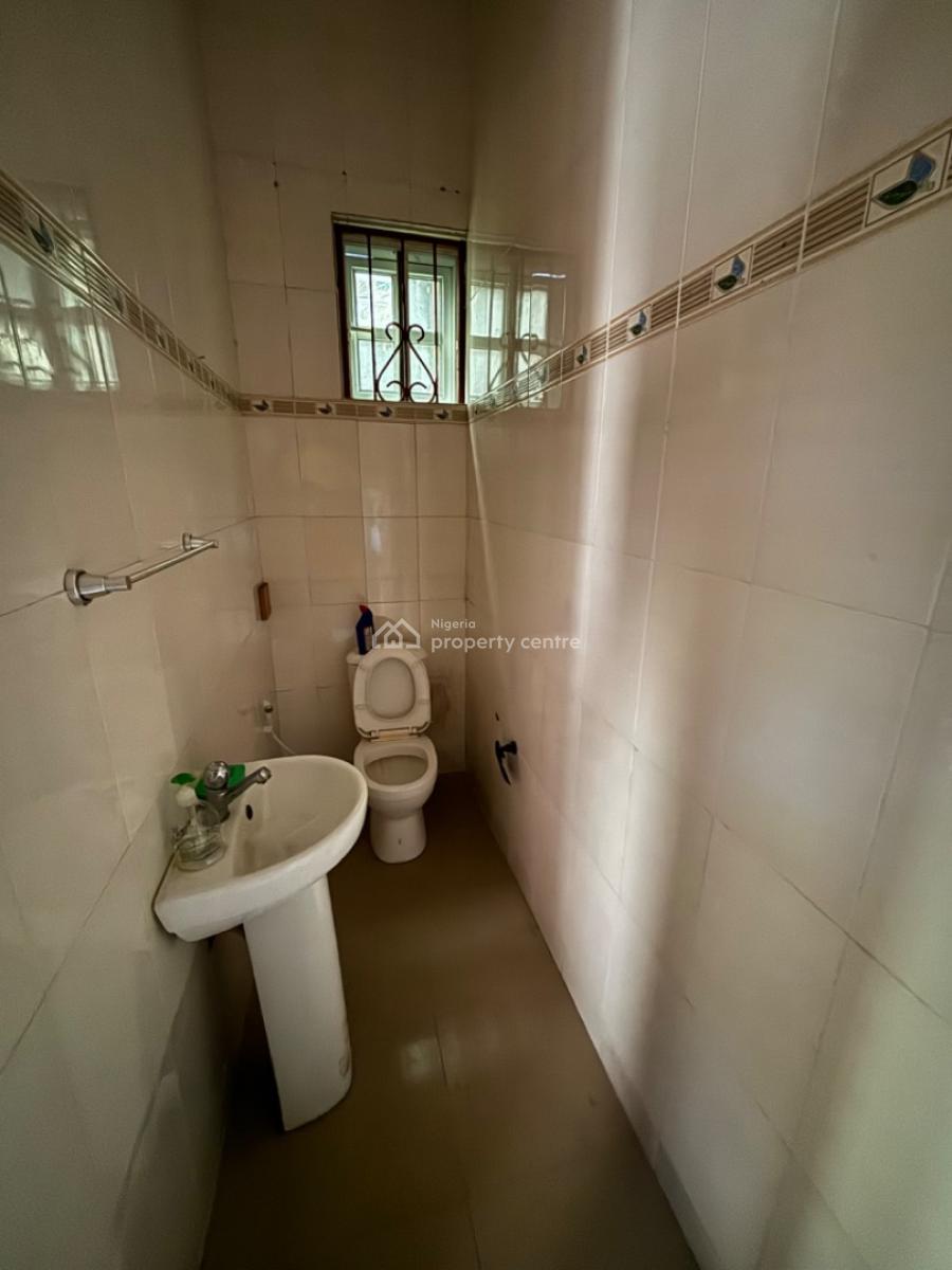 Spacious 4 Bedrooms Flat on The Ground Floor, Lekki Phase 1, Lekki, Lagos, Flat / Apartment for Rent