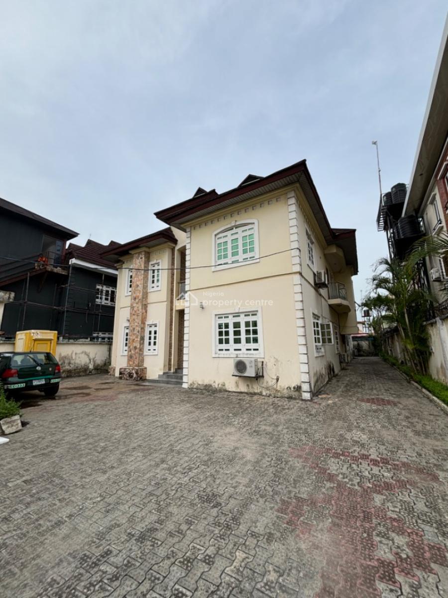 Spacious 4 Bedrooms Flat on The Ground Floor, Lekki Phase 1, Lekki, Lagos, Flat / Apartment for Rent