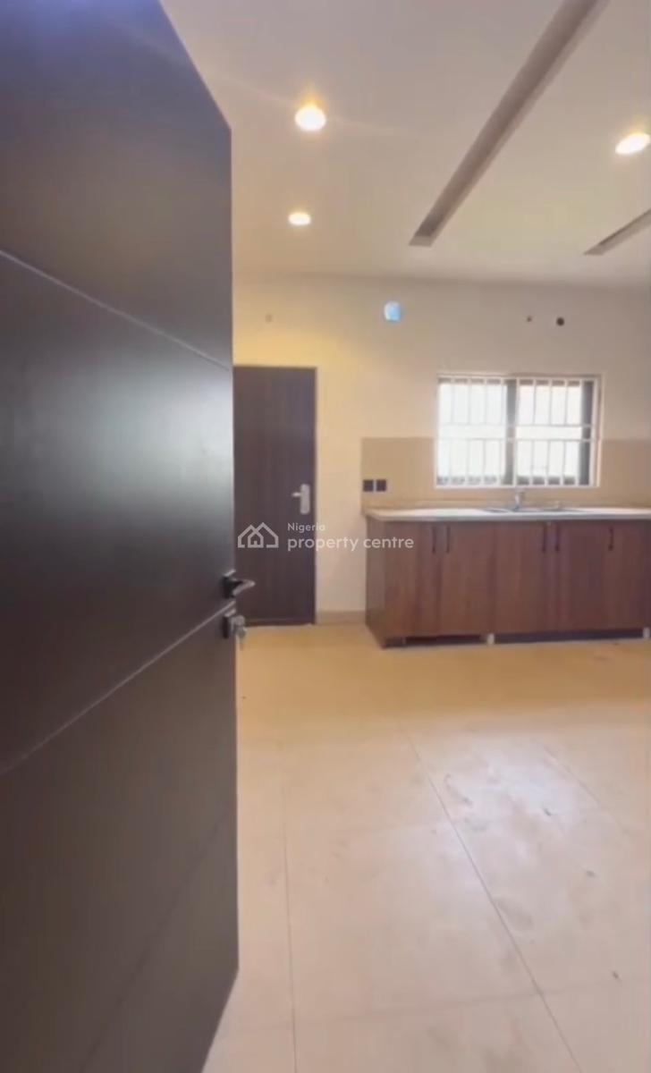 5-bedroom Duplex + Bq, Main, Jahi, Abuja, Terraced Duplex for Rent