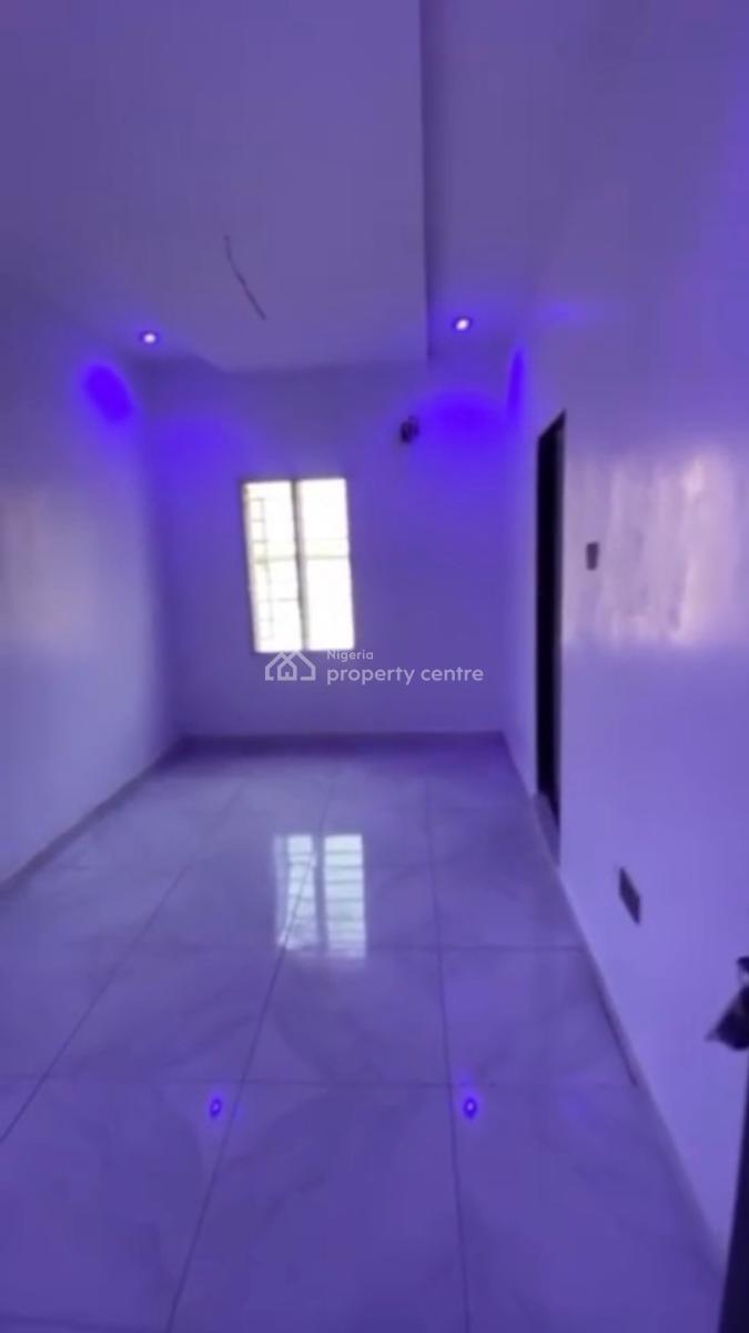 Distress 3-bedroom, Dawaki, Gwarinpa, Abuja, Flat / Apartment for Sale