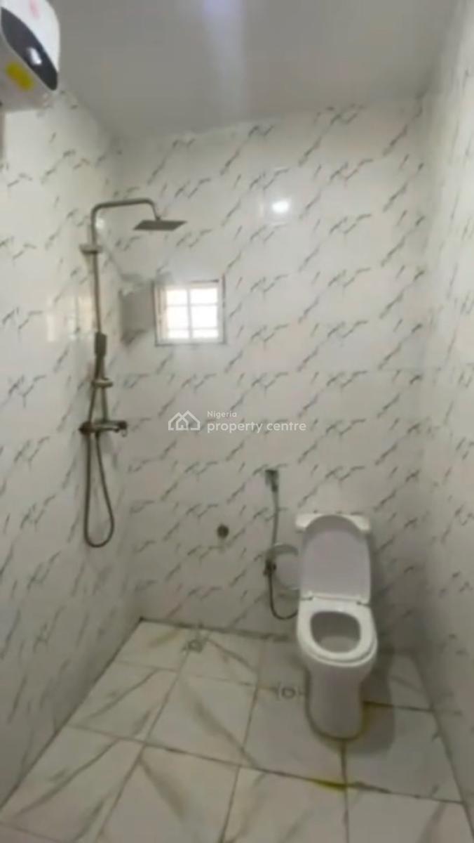 Distress 3-bedroom, Dawaki, Gwarinpa, Abuja, Flat / Apartment for Sale
