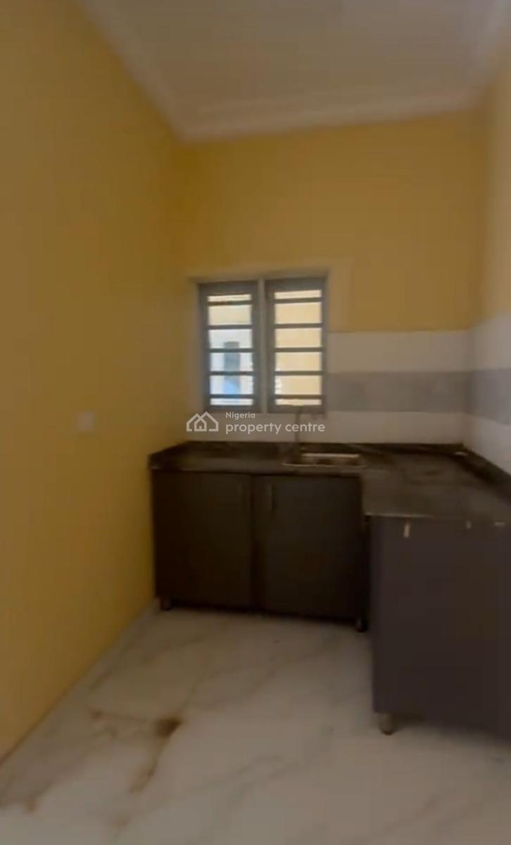 Spacious Downstairs Mini Flat Off Mobile Rd { Video}, Maroko Off Mobile Road, Ilaje, Ajah, Lagos, Mini Flat (room and Parlour) for Rent