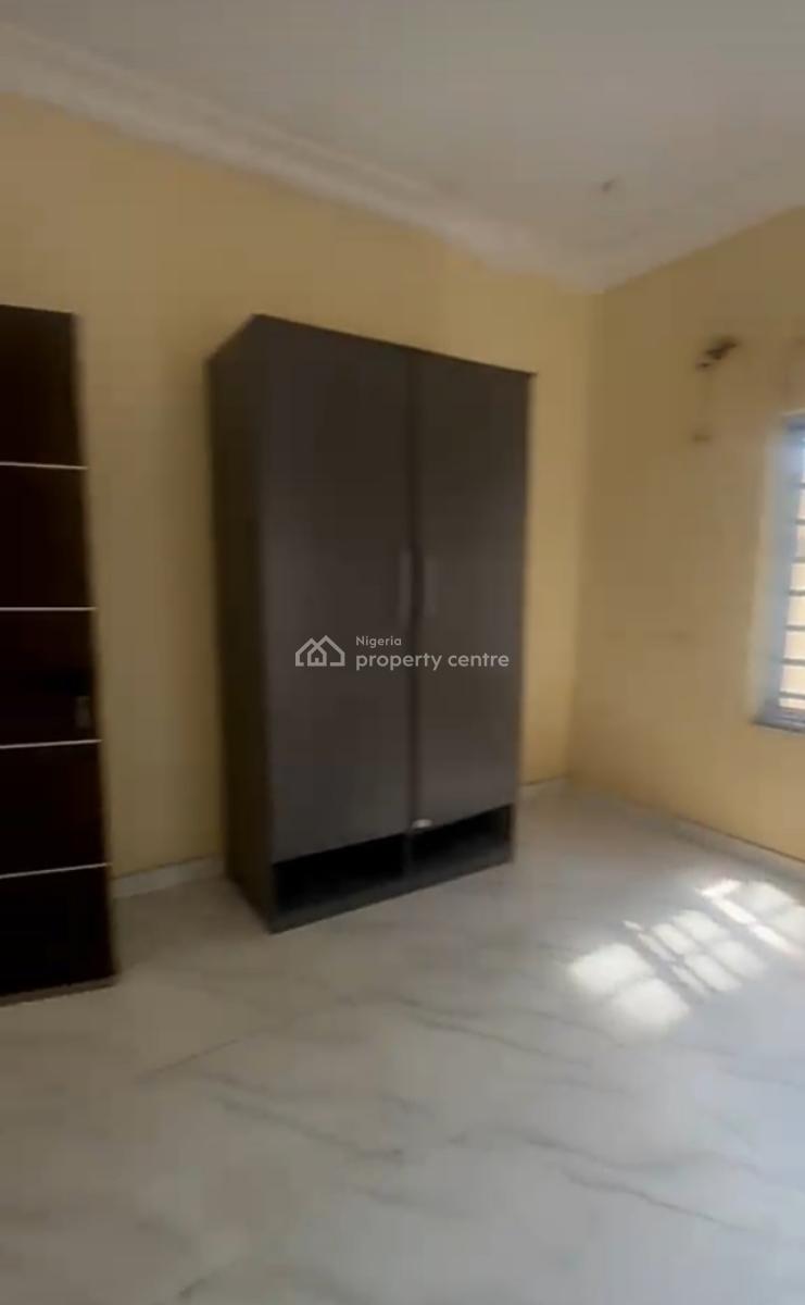 Spacious Downstairs Mini Flat Off Mobile Rd { Video}, Maroko Off Mobile Road, Ilaje, Ajah, Lagos, Mini Flat (room and Parlour) for Rent