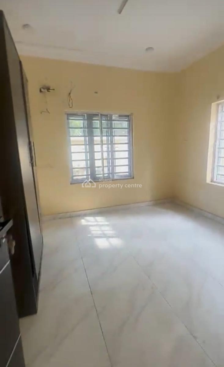 Spacious Downstairs Mini Flat Off Mobile Rd { Video}, Maroko Off Mobile Road, Ilaje, Ajah, Lagos, Mini Flat (room and Parlour) for Rent