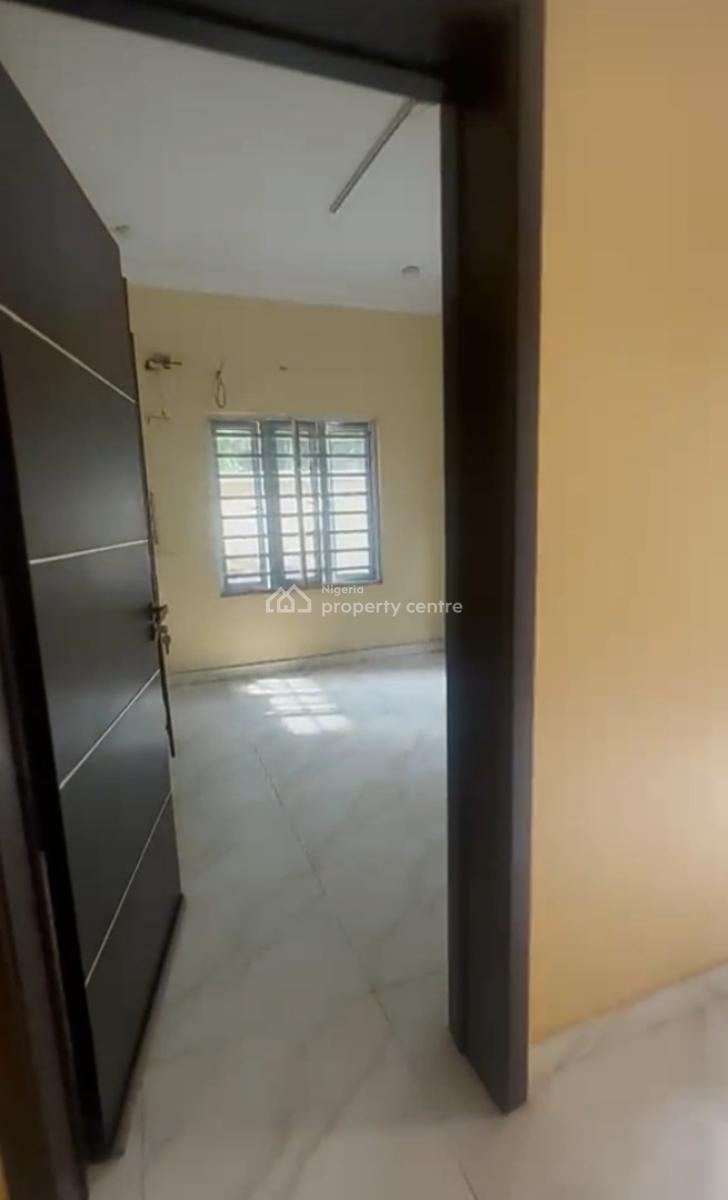 Spacious Downstairs Mini Flat Off Mobile Rd { Video}, Maroko Off Mobile Road, Ilaje, Ajah, Lagos, Mini Flat (room and Parlour) for Rent