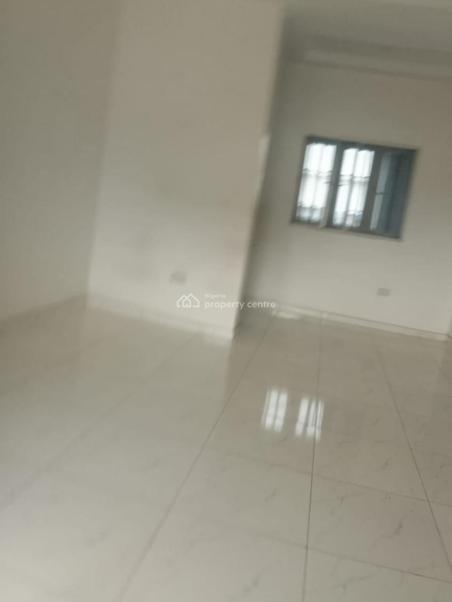 *  Neat  2bedroom Flat Up in a Secured Estate at Chevron Drive, Lekki, Lagos, Flat / Apartment for Rent