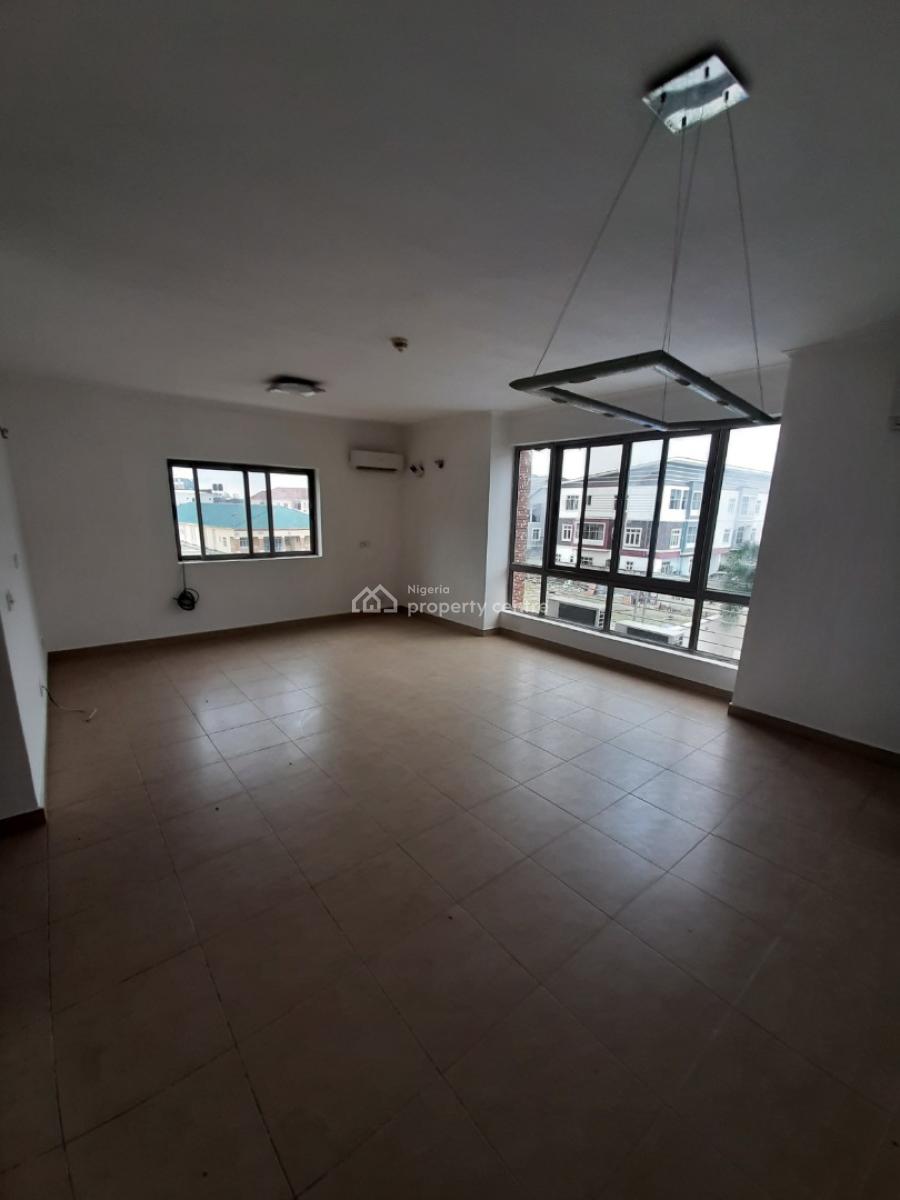 Serviced with 24/7 Power Supply 2 Bedroom En-suite Flat with an Enclos, Oniru, Victoria Island (vi), Lagos, Flat / Apartment for Rent
