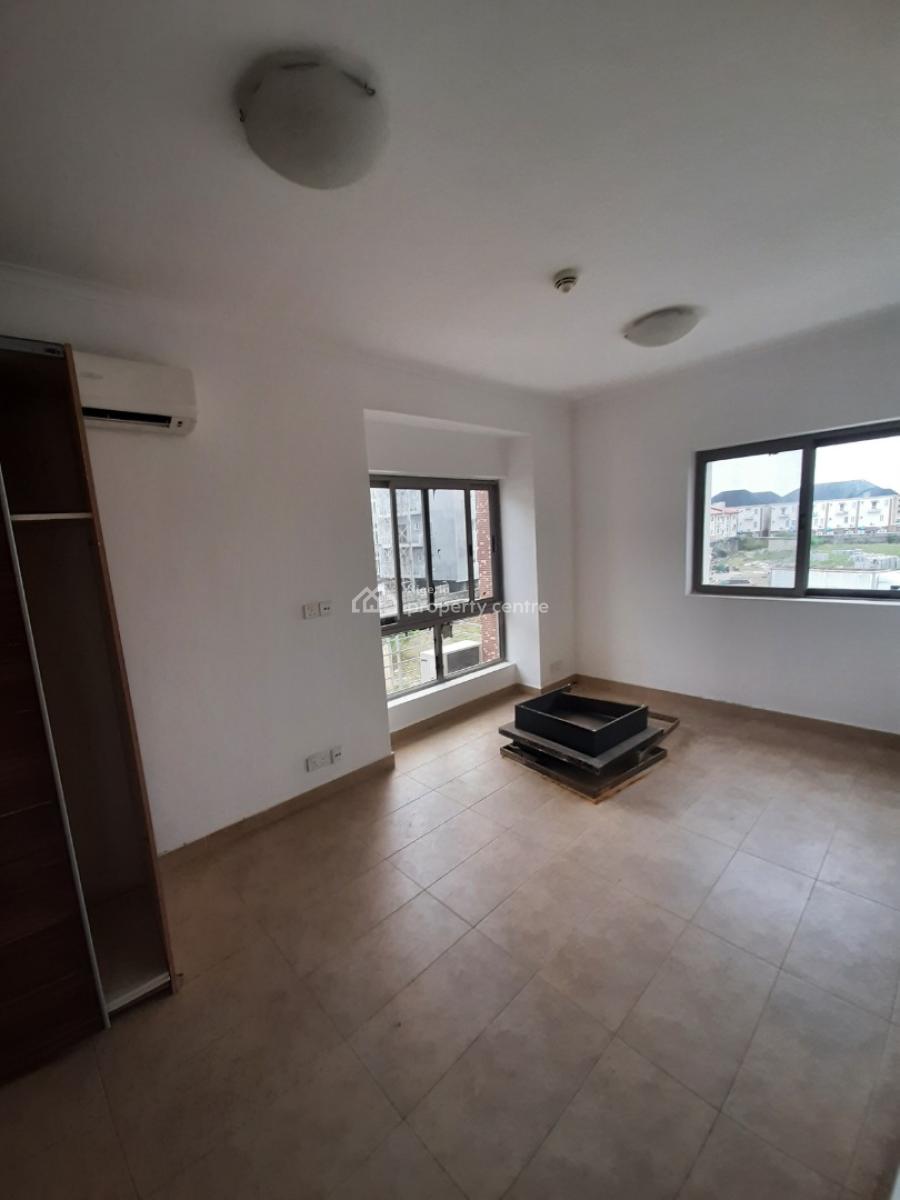 Serviced with 24/7 Power Supply 2 Bedroom En-suite Flat with an Enclos, Oniru, Victoria Island (vi), Lagos, Flat / Apartment for Rent