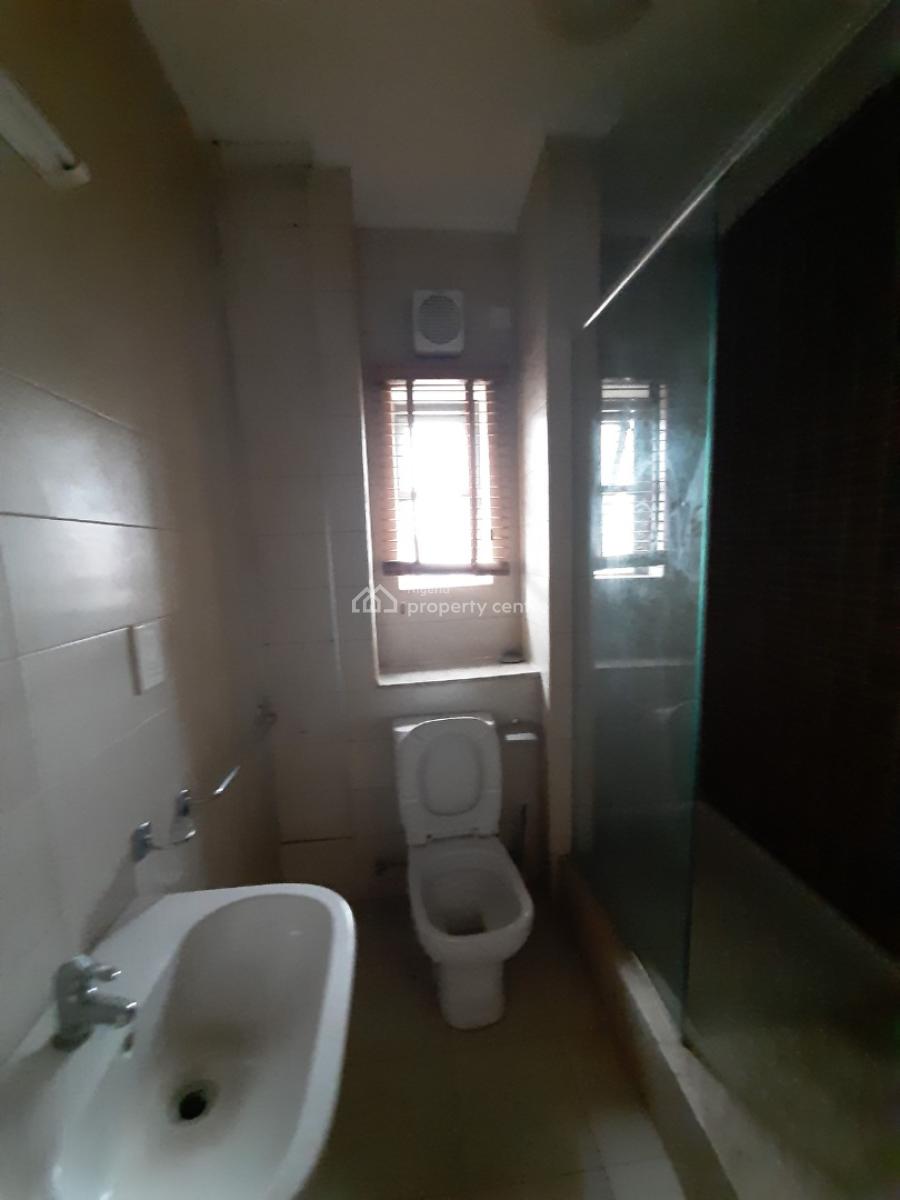 Serviced with 24/7 Power Supply 2 Bedroom En-suite Flat with an Enclos, Oniru, Victoria Island (vi), Lagos, Flat / Apartment for Rent