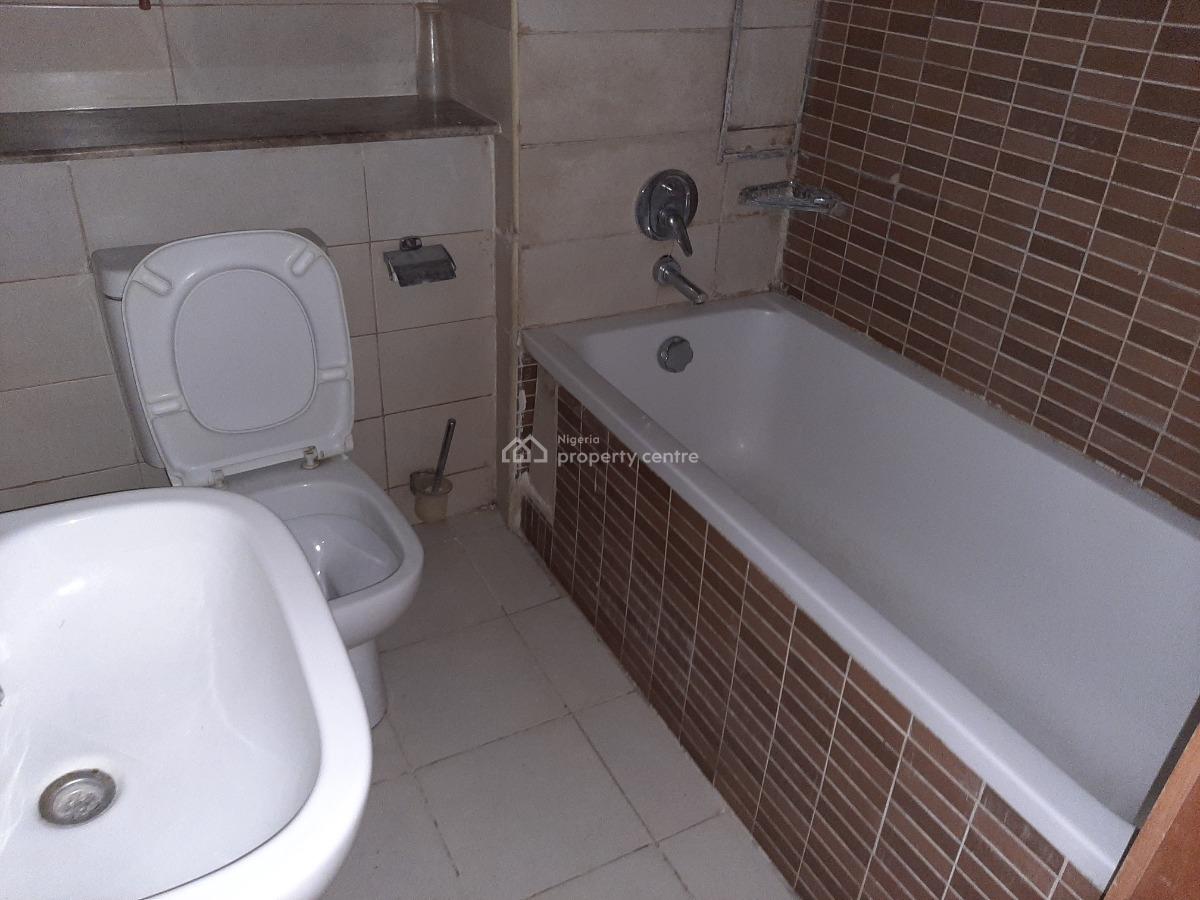 Serviced with 24/7 Power Supply 2 Bedroom En-suite Flat with an Enclos, Oniru, Victoria Island (vi), Lagos, Flat / Apartment for Rent