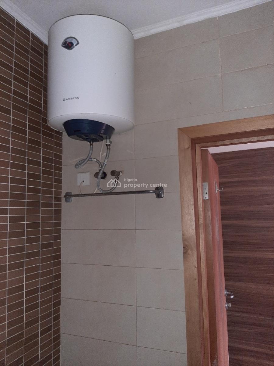 Serviced with 24/7 Power Supply 2 Bedroom En-suite Flat with an Enclos, Oniru, Victoria Island (vi), Lagos, Flat / Apartment for Rent