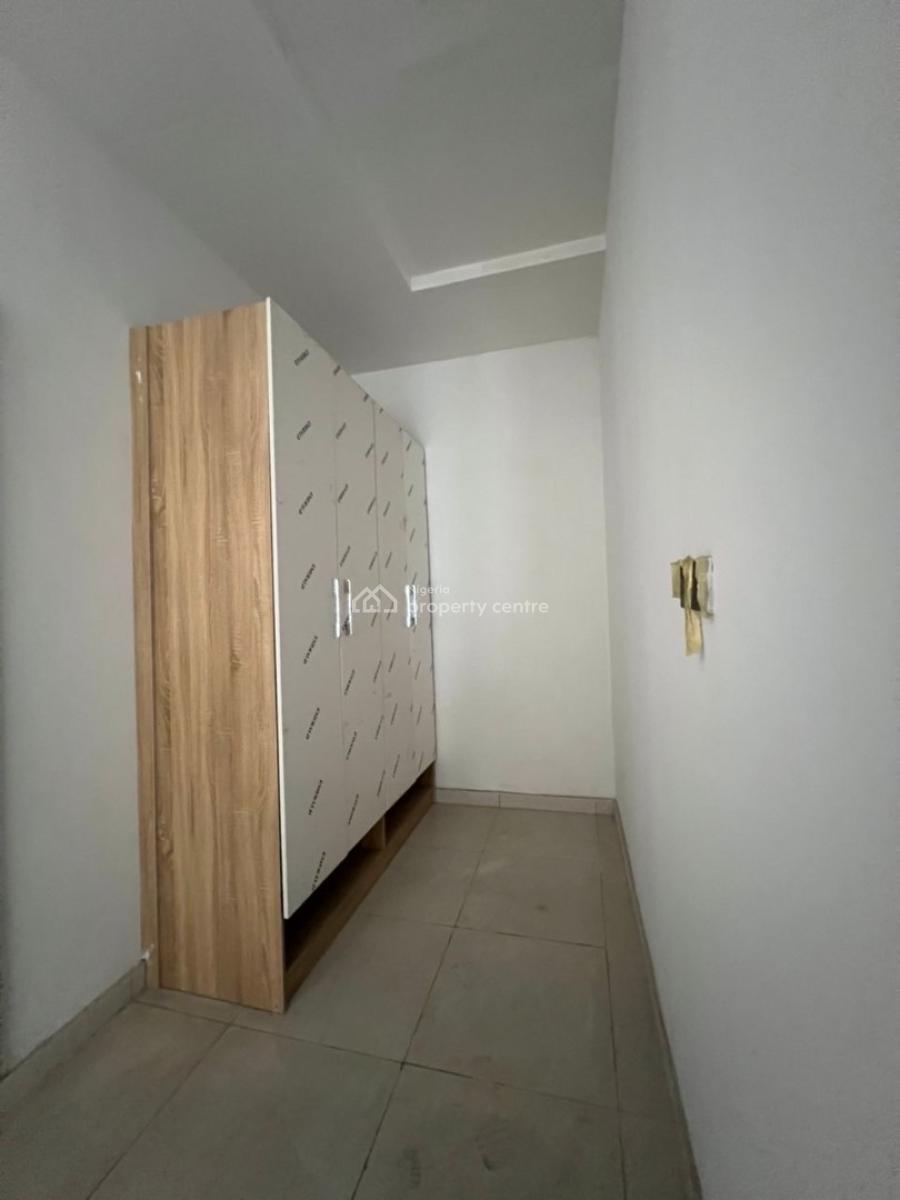 Super Spacious Master Bedroom, Orchid Road, Lekki, Lagos, Flat / Apartment for Rent