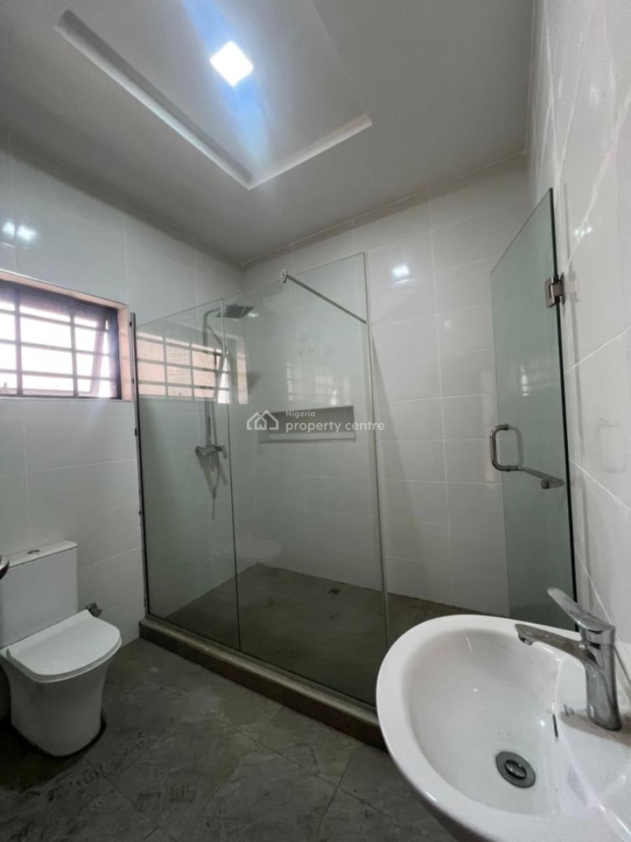 Super Spacious Master Bedroom, Orchid Road, Lekki, Lagos, Flat / Apartment for Rent