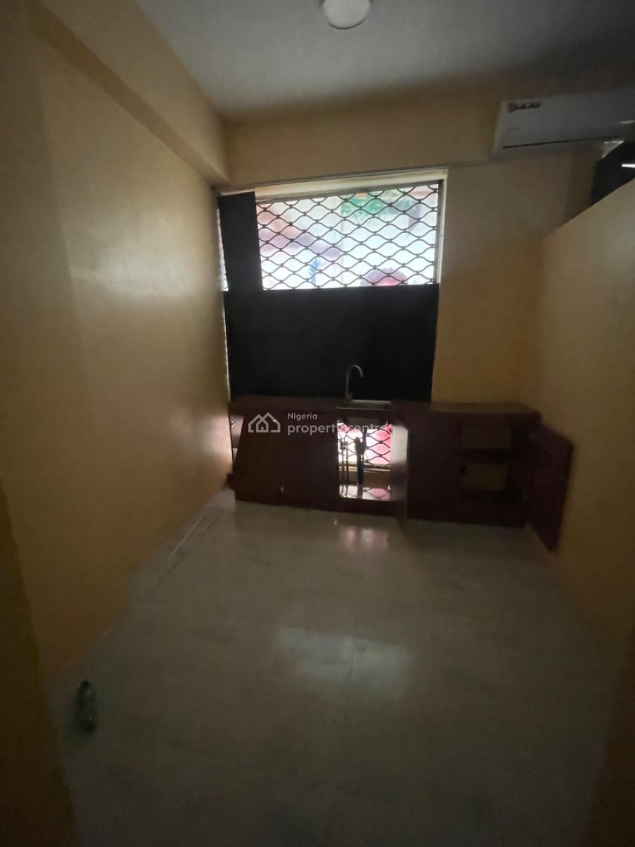 Neat 150sqm Strategic Shop/office Space, Gwarinpa, Abuja, Plaza / Complex / Mall for Rent