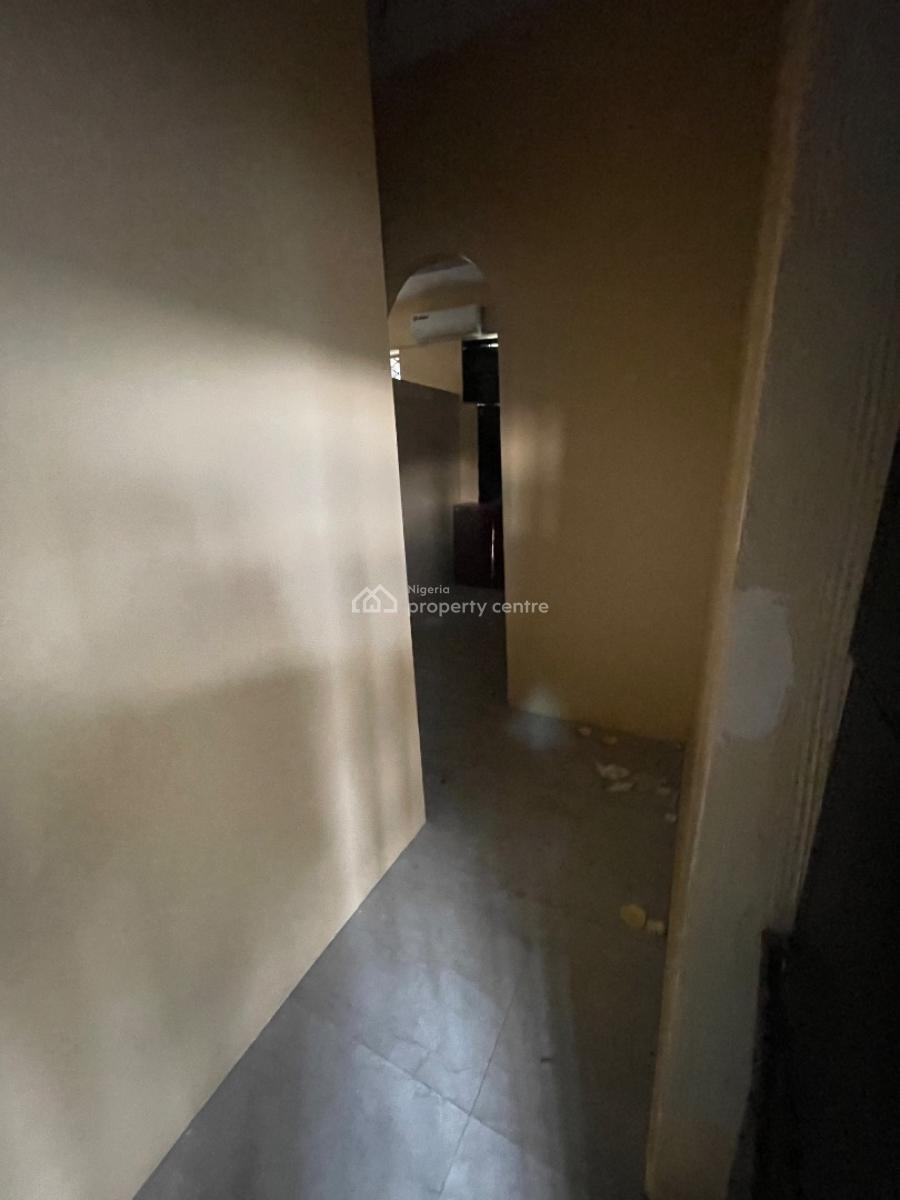 Neat 150sqm Strategic Shop/office Space, Gwarinpa, Abuja, Plaza / Complex / Mall for Rent