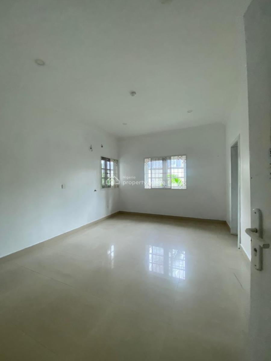3bedroom Flat with a Room Bq., Lekki Phase 1, Lekki, Lagos, Flat / Apartment for Rent