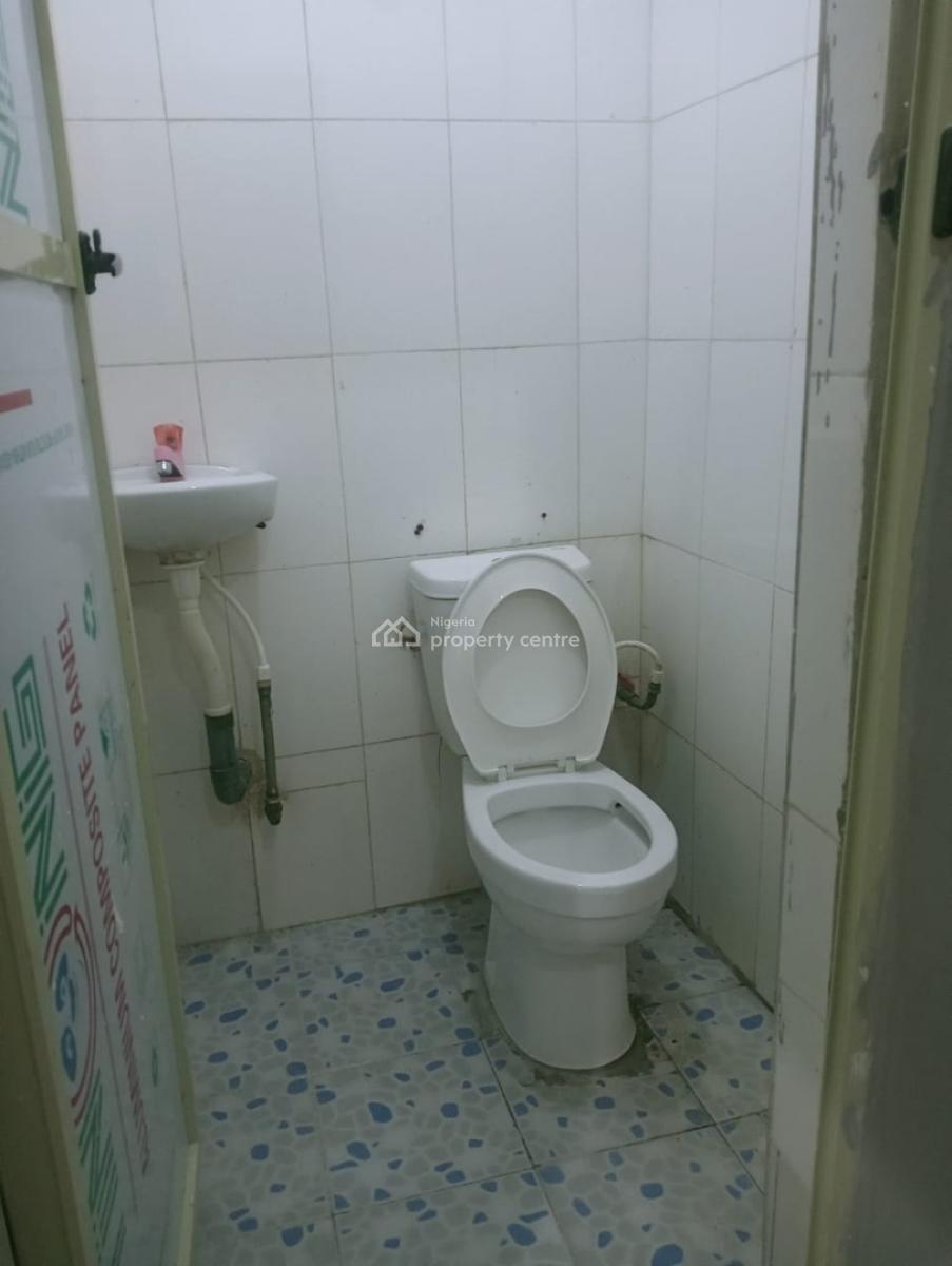 2 Bedroom Flat at Magodo Phase 1, 2 Toilets. Downstairs Available, Magodo Phase 1, Gra Phase 1, Magodo, Lagos, Flat / Apartment for Rent