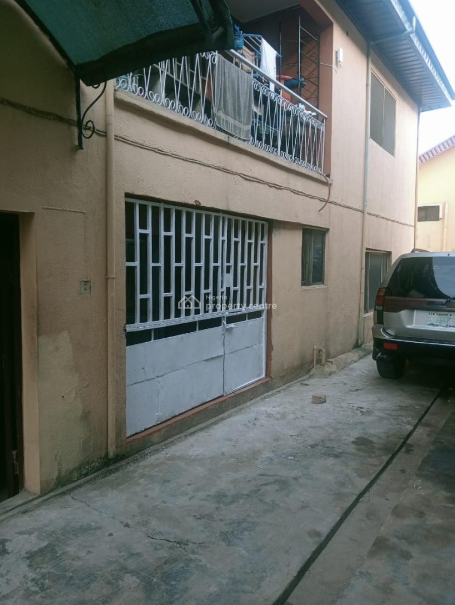 2 Bedroom Flat at Magodo Phase 1, 2 Toilets. Downstairs Available, Magodo Phase 1, Gra Phase 1, Magodo, Lagos, Flat / Apartment for Rent