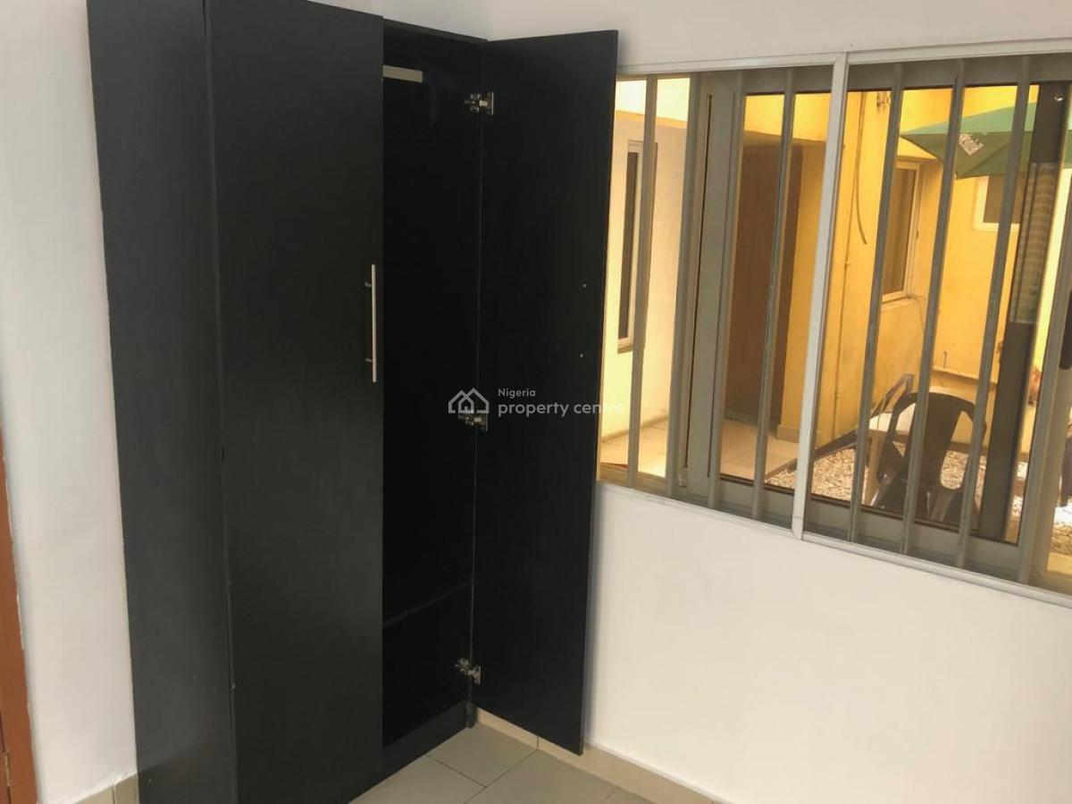 Massive Studio Flat, Babatunde Dabiri, Lekki Phase 1, Lekki, Lagos, Self Contain (single Rooms) for Rent