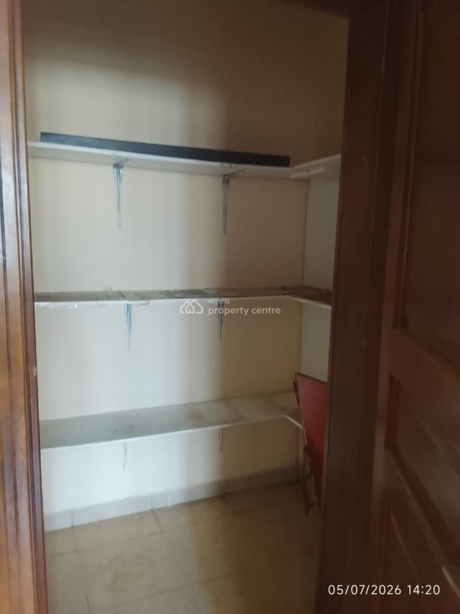 Spacious 3 Bedroom Apartment with a Bq Upstairs, Lekki Phase 1, Lekki, Lagos, Flat / Apartment for Rent