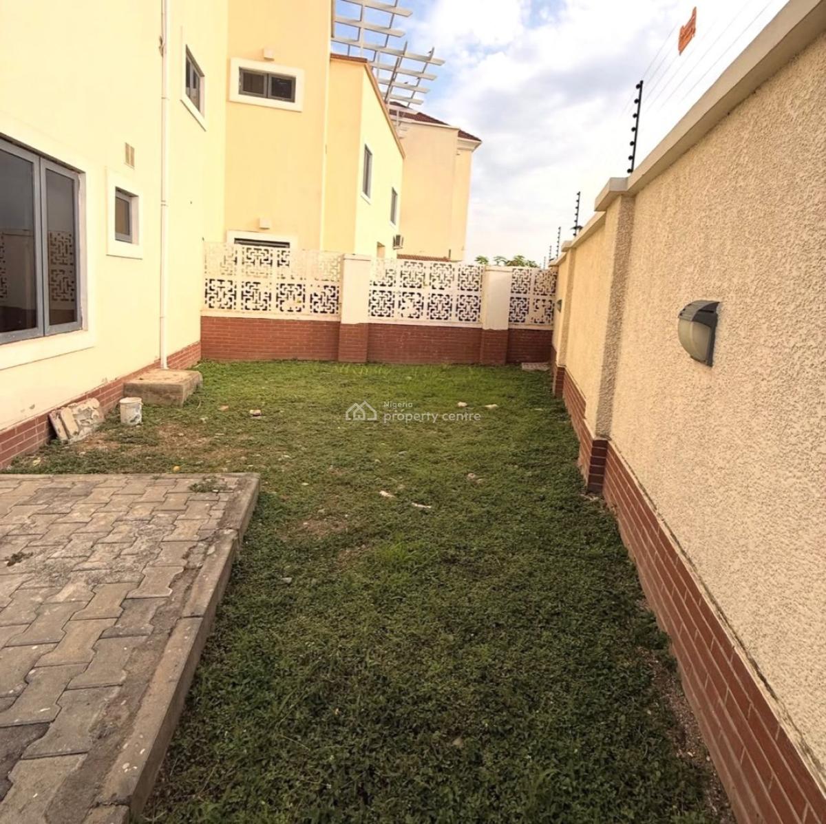 Beautifully Designed 4 Bedroom Spacious Duplex ,private Backyard, Jahi, Abuja, Terraced Duplex for Sale