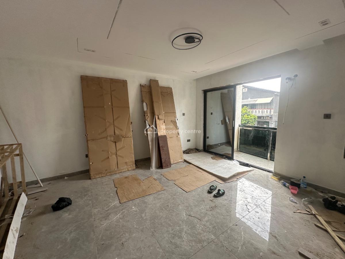 Spacious 2 Bedroom with Bq, Yaba, Lagos, Flat / Apartment for Sale