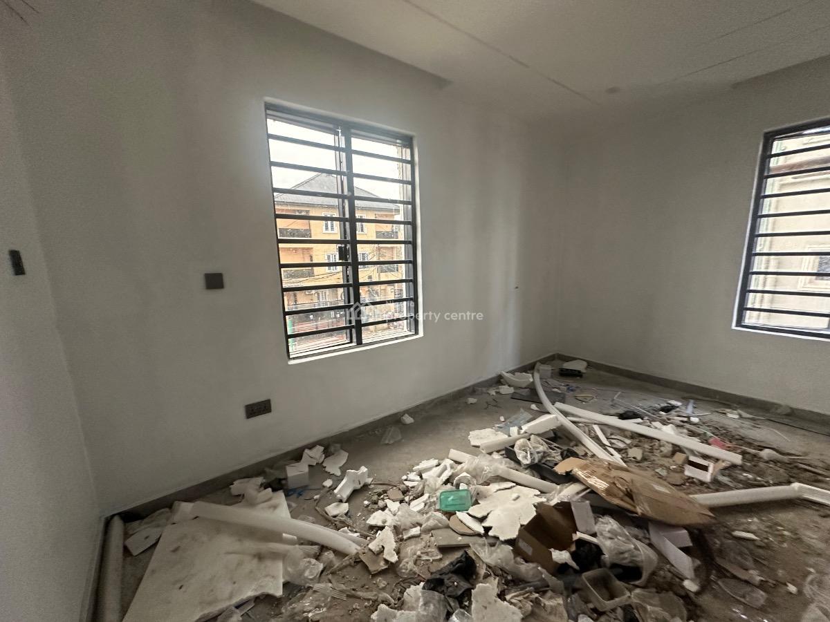 Spacious 2 Bedroom with Bq, Yaba, Lagos, Flat / Apartment for Sale