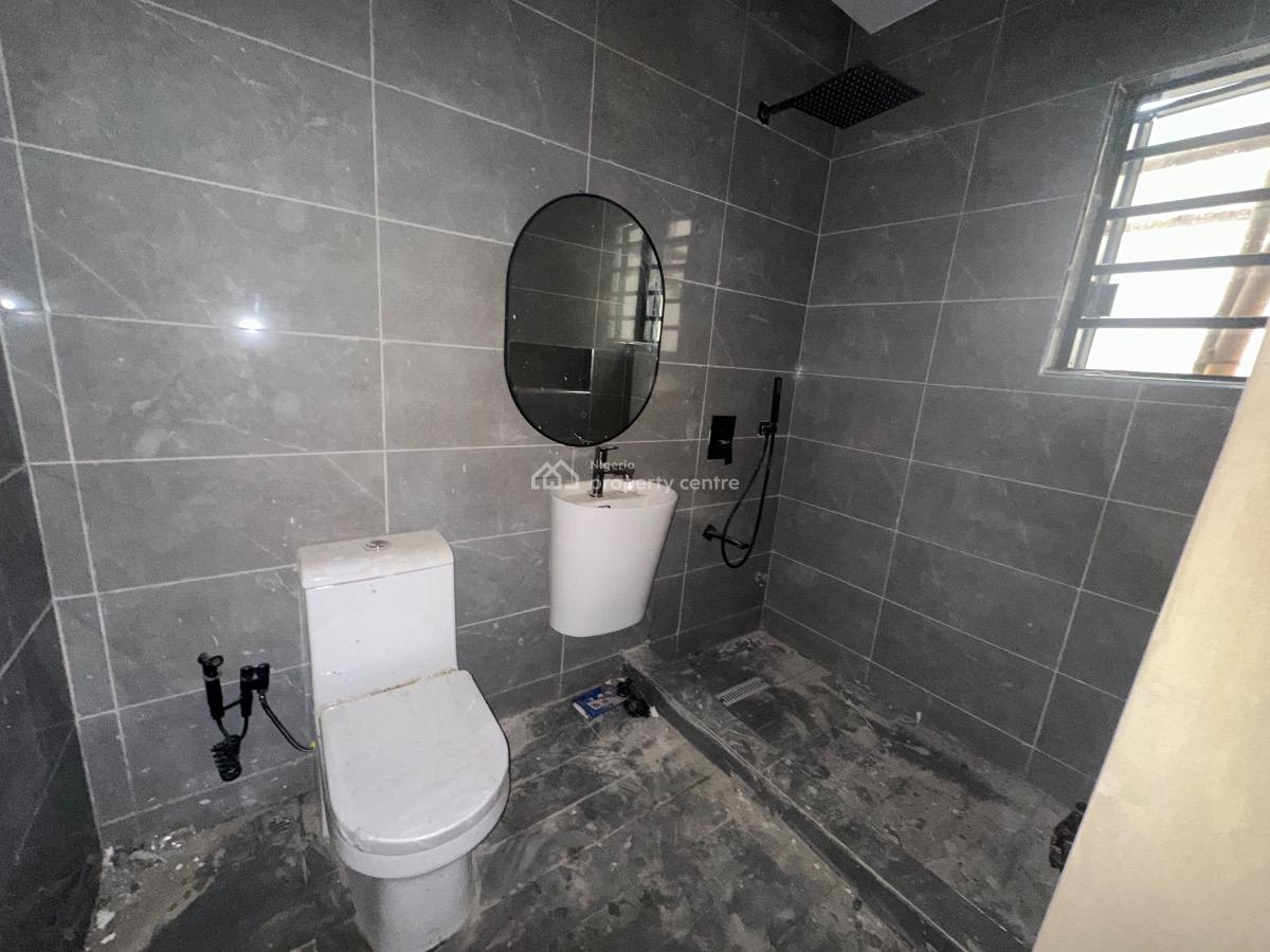 Spacious 2 Bedroom with Bq, Yaba, Lagos, Flat / Apartment for Sale