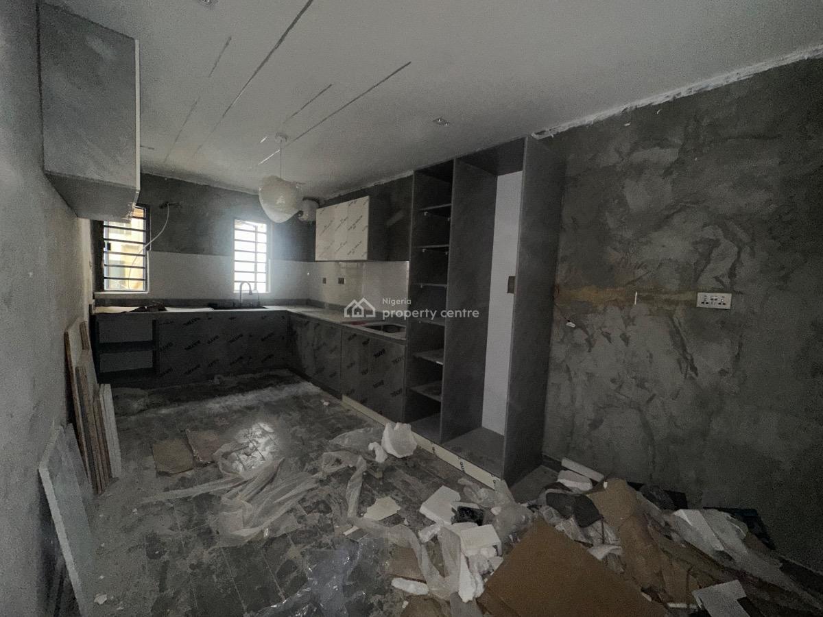 Spacious 2 Bedroom with Bq, Yaba, Lagos, Flat / Apartment for Sale