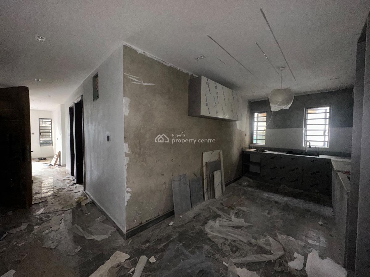 Spacious 2 Bedroom with Bq, Yaba, Lagos, Flat / Apartment for Sale