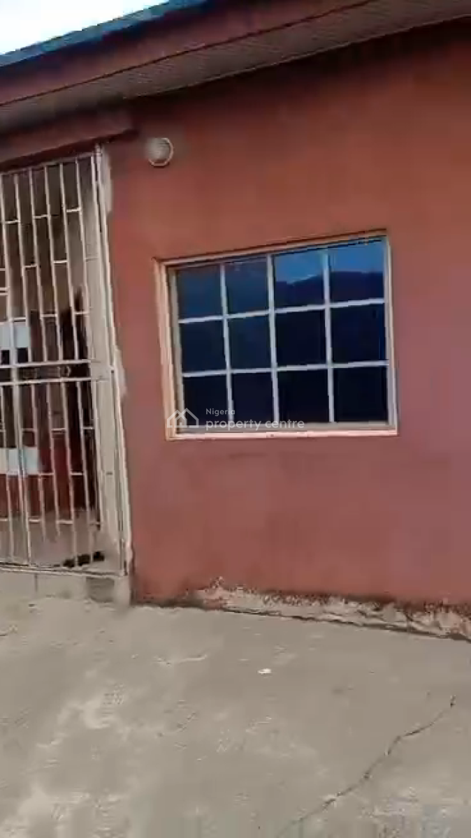 Solidly Built Bungalow with Vacant Possession, Abule Egba, Agege, Lagos, Detached Bungalow for Sale