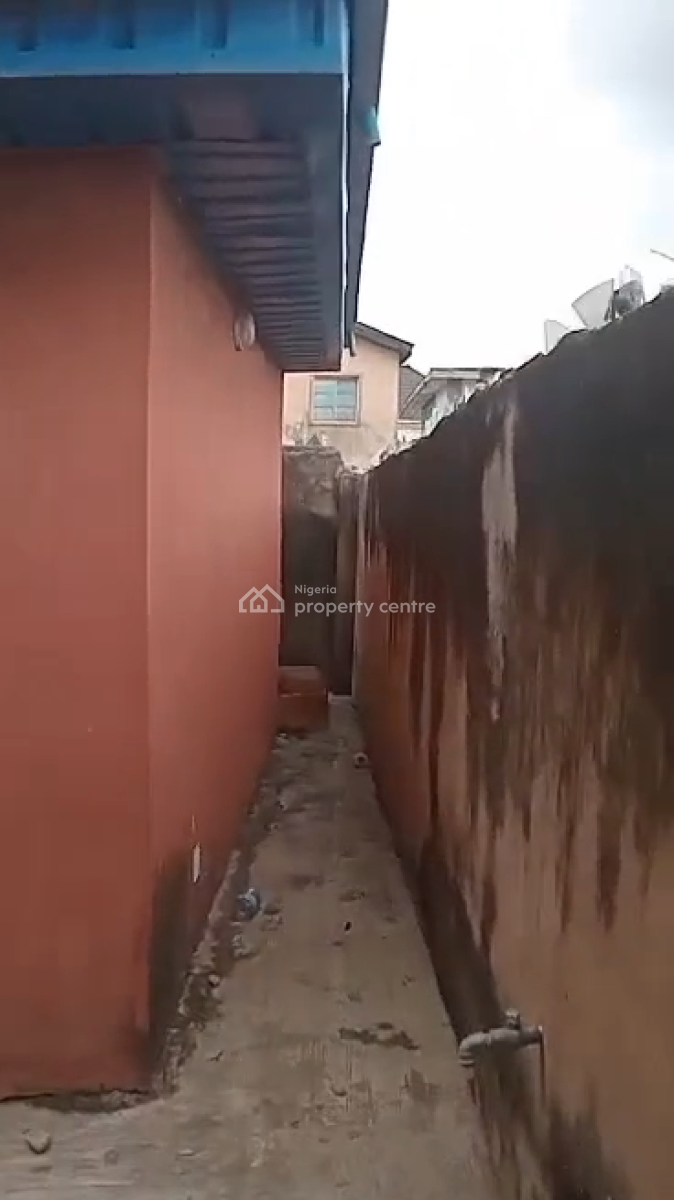 Solidly Built Bungalow with Vacant Possession, Abule Egba, Agege, Lagos, Detached Bungalow for Sale