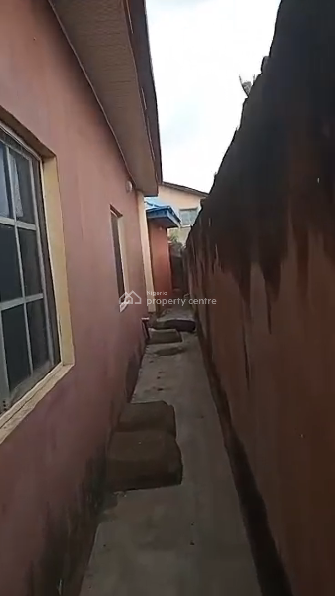 Solidly Built Bungalow with Vacant Possession, Abule Egba, Agege, Lagos, Detached Bungalow for Sale