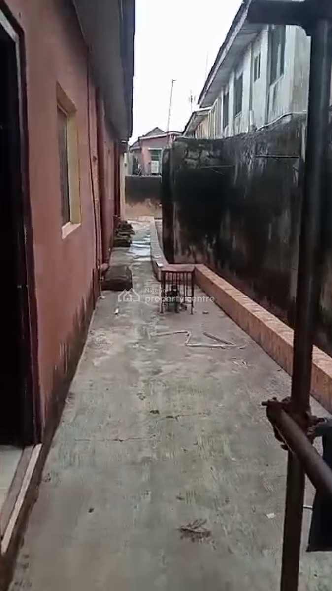 Solidly Built Bungalow with Vacant Possession, Abule Egba, Agege, Lagos, Detached Bungalow for Sale