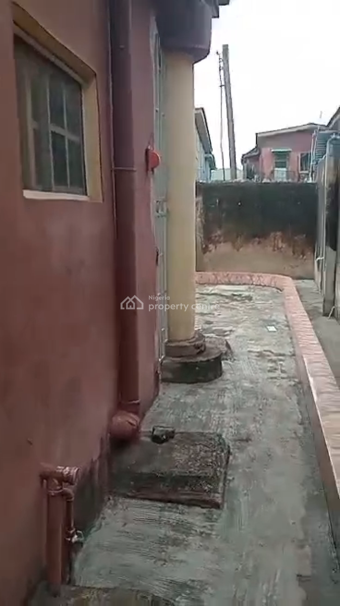 Solidly Built Bungalow with Vacant Possession, Abule Egba, Agege, Lagos, Detached Bungalow for Sale