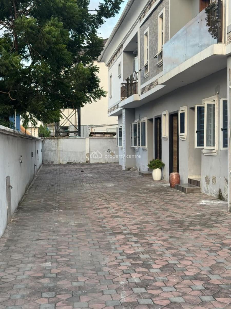 Luxury and Well Maintained 4 Units of 3 Bedrooms Apartments, Lekki Phase 1 Right Hand Side, Lekki, Lagos, Flat / Apartment for Rent