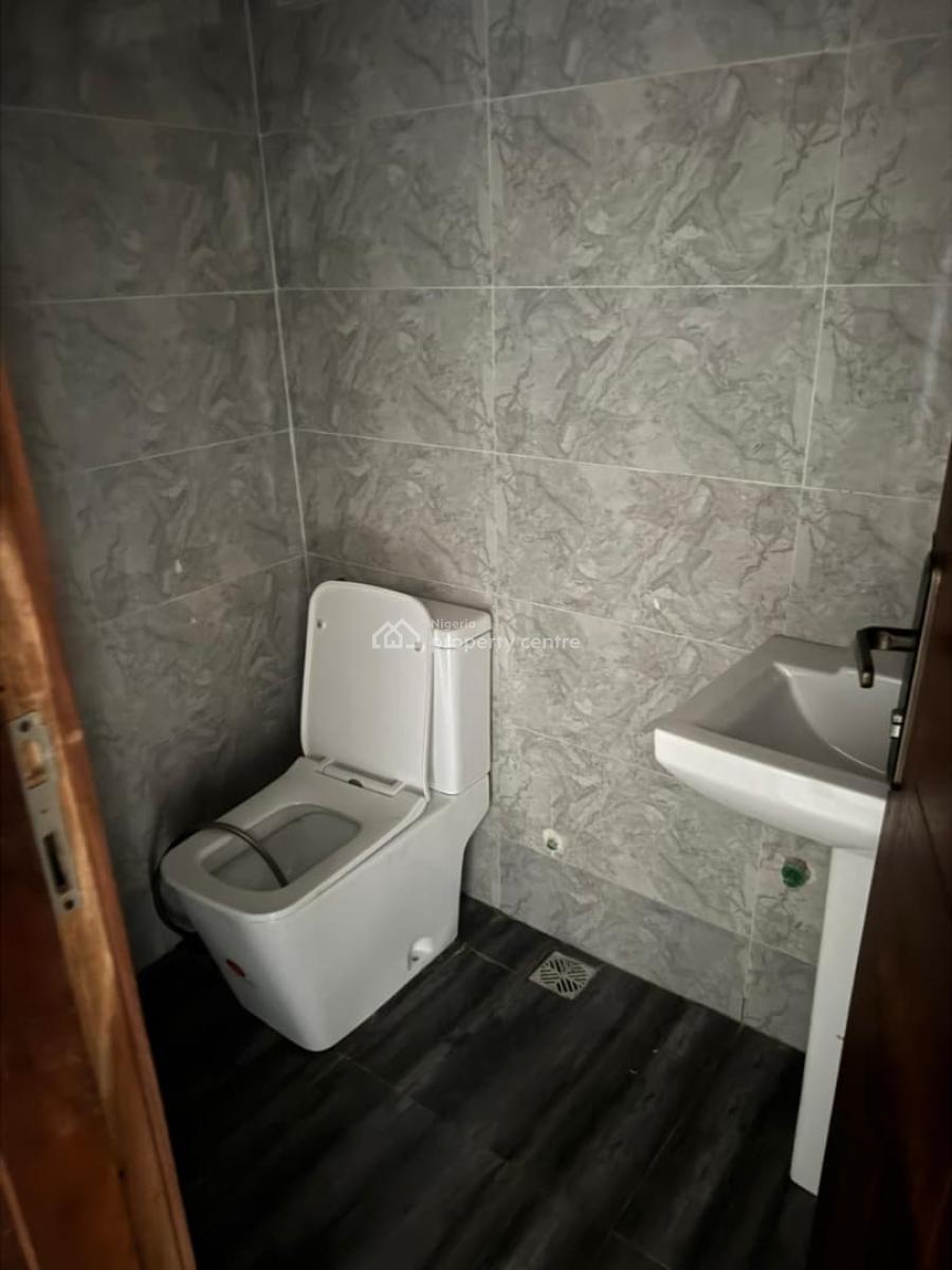 Luxury and Well Maintained 4 Units of 3 Bedrooms Apartments, Lekki Phase 1 Right Hand Side, Lekki, Lagos, Flat / Apartment for Rent