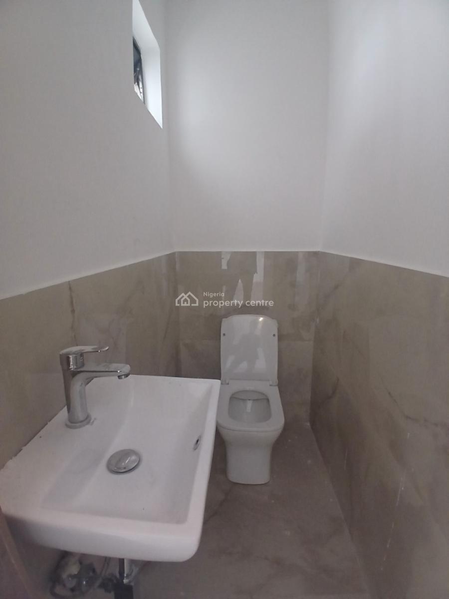 Newly Built and Serviced with 24/7 Power Supply 2 Bedroom En-suite Fla, Lekki Phase 1, Lekki, Lagos, Flat / Apartment for Rent