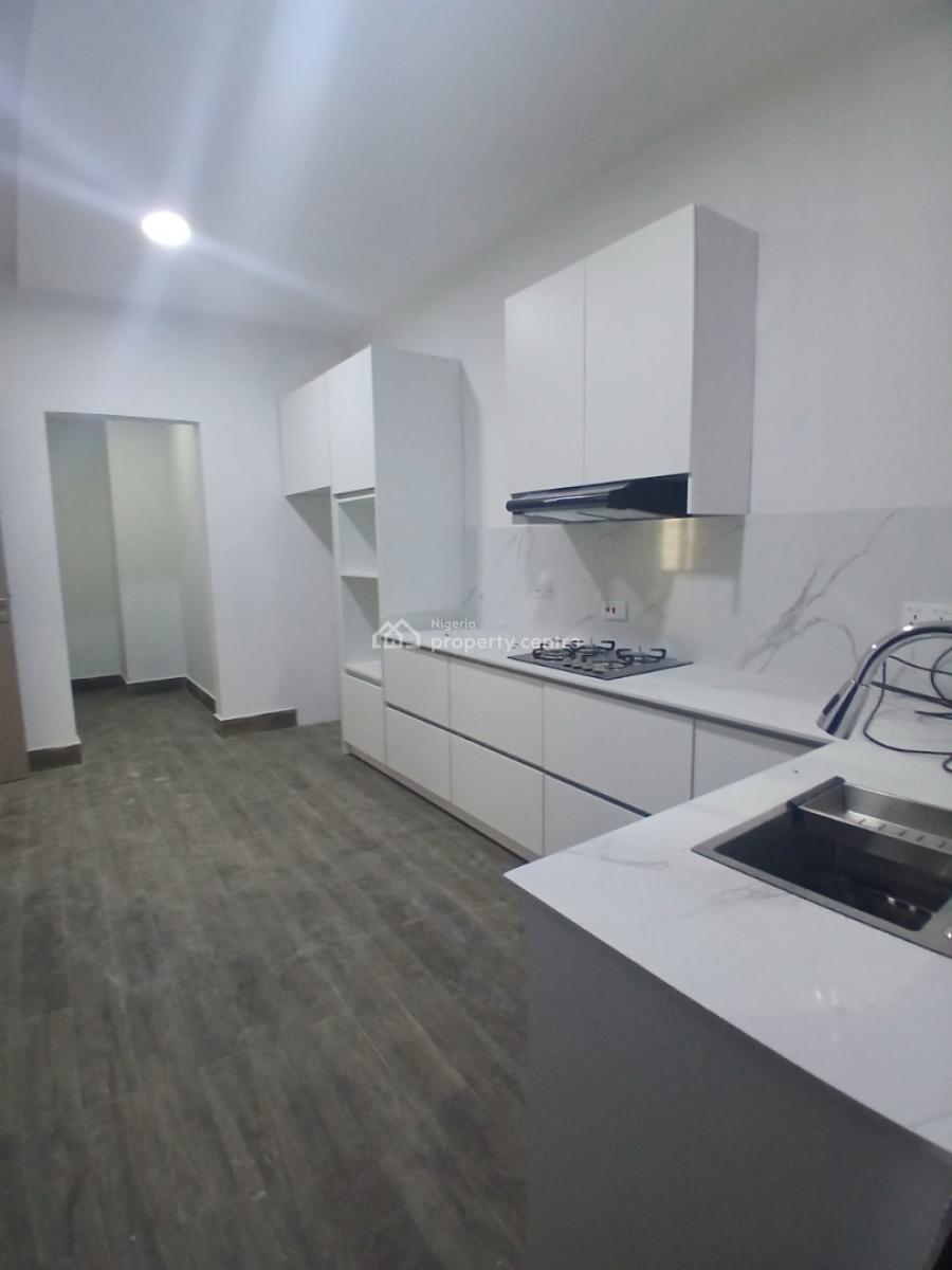 Newly Built and Serviced with 24/7 Power Supply 2 Bedroom En-suite Fla, Lekki Phase 1, Lekki, Lagos, Flat / Apartment for Rent