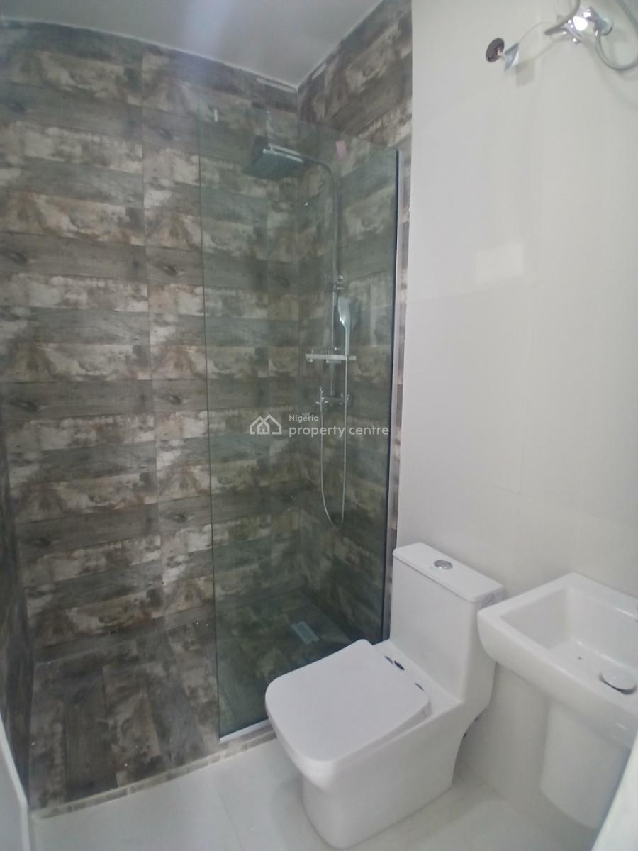 Newly Built and Serviced with 24/7 Power Supply 2 Bedroom En-suite Fla, Lekki Phase 1, Lekki, Lagos, Flat / Apartment for Rent