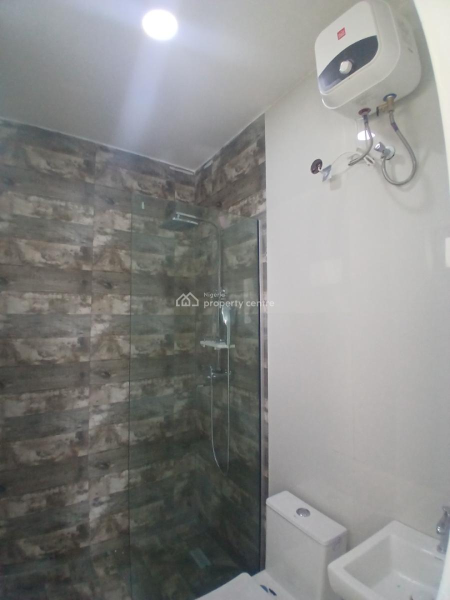Newly Built and Serviced with 24/7 Power Supply 2 Bedroom En-suite Fla, Lekki Phase 1, Lekki, Lagos, Flat / Apartment for Rent