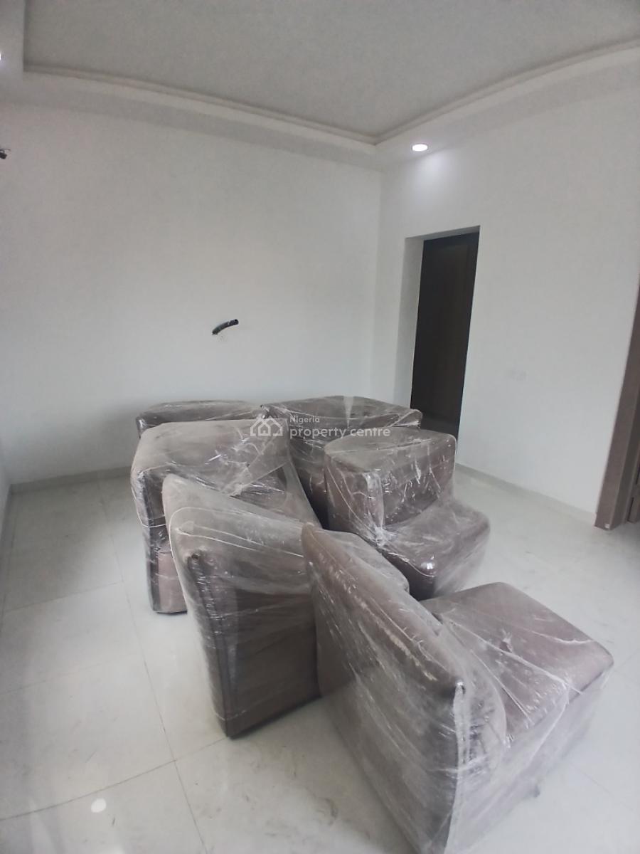Newly Built and Serviced with 24/7 Power Supply 2 Bedroom En-suite Fla, Lekki Phase 1, Lekki, Lagos, Flat / Apartment for Rent