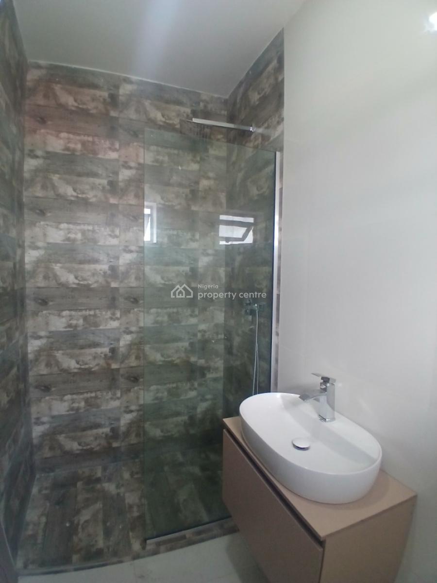 Newly Built and Serviced with 24/7 Power Supply 2 Bedroom En-suite Fla, Lekki Phase 1, Lekki, Lagos, Flat / Apartment for Rent